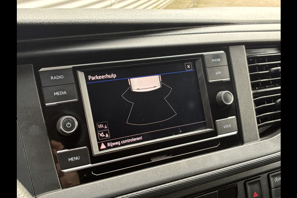 Volkswagen Transporter 2.0 TDI L1H1 Trekhaak Carplay Sensoren Voorruitverwarming Airco