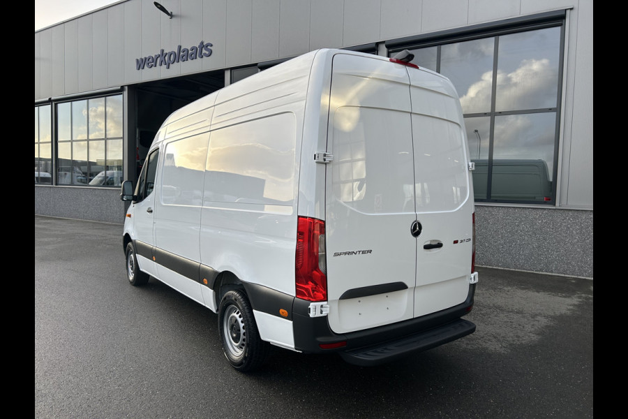Mercedes-Benz Sprinter 317 CDI L2 H2 Pro Facelift / MBUX / Navigatie / Camera / Geveerde stoel / Cruise control / Airco / 270 Graden achterdeuren