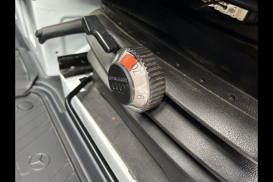 Mercedes-Benz Sprinter 317 CDI L2 H2 Pro Facelift / MBUX / Navigatie / Camera / Geveerde stoel / Cruise control / Airco / 270 Graden achterdeuren