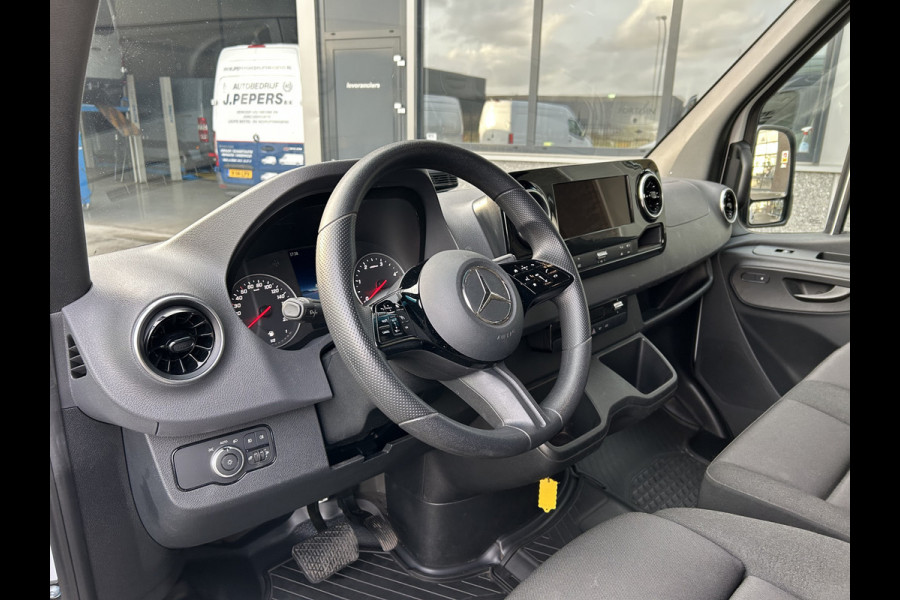 Mercedes-Benz Sprinter 317 CDI L2 H2 Pro Facelift / MBUX / Navigatie / Camera / Geveerde stoel / Cruise control / Airco / 270 Graden achterdeuren