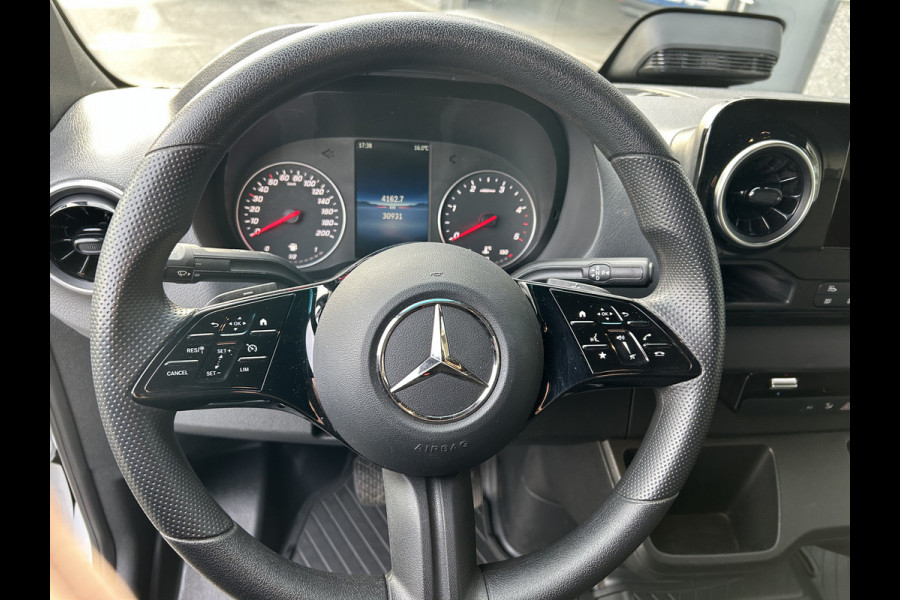 Mercedes-Benz Sprinter 317 CDI L2 H2 Pro Facelift / MBUX / Navigatie / Camera / Geveerde stoel / Cruise control / Airco / 270 Graden achterdeuren