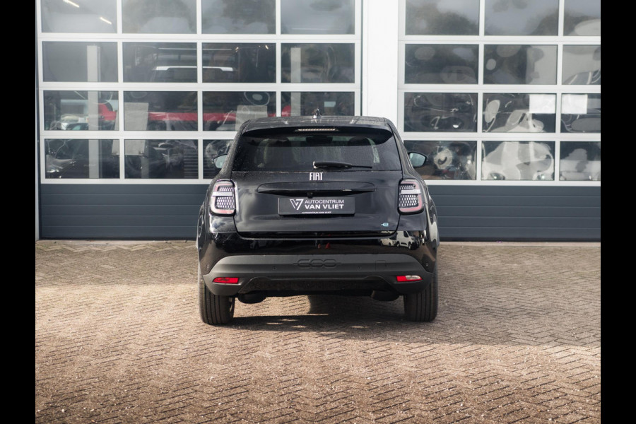 Fiat 600E La Prima 54 kWh | Carplay | Elek. Stoel | Stoelverwarming | Keyless | LED | Clima