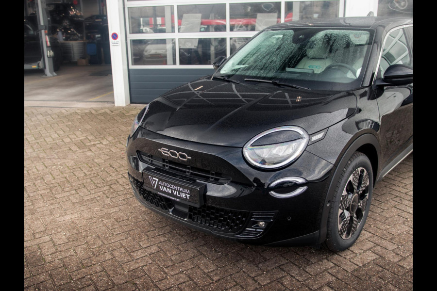 Fiat 600E La Prima 54 kWh | Carplay | Elek. Stoel | Stoelverwarming | Keyless | LED | Clima
