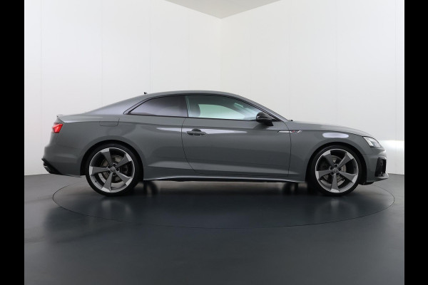 Audi A5 Coupé 40 TFSI S edition VAN € 31.900,- VOOR € 28.440,- UW LENTEVOORDEEL € 3.460,-! | S LINE IN- EN EXTERIEUR | TOPSTAAT! | 20 INCH| LEER| CAMERA| STOELVERWARMING| MATRIX LED| QUANTUM GRIJS