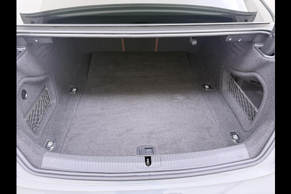 Audi A5 Coupé 40 TFSI S edition VAN € 31.900,- VOOR € 28.440,- UW LENTEVOORDEEL € 3.460,-! | S LINE IN- EN EXTERIEUR | TOPSTAAT! | 20 INCH| LEER| CAMERA| STOELVERWARMING| MATRIX LED| QUANTUM GRIJS