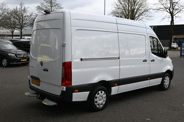 Mercedes-Benz Sprinter 317 CDI L2H2 3500 kg trekhaak, MBUX met camera, Etc.