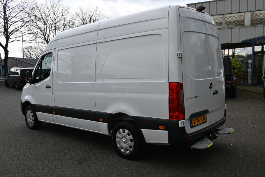 Mercedes-Benz Sprinter 317 CDI L2H2 3500 kg trekhaak, MBUX met camera, Etc.