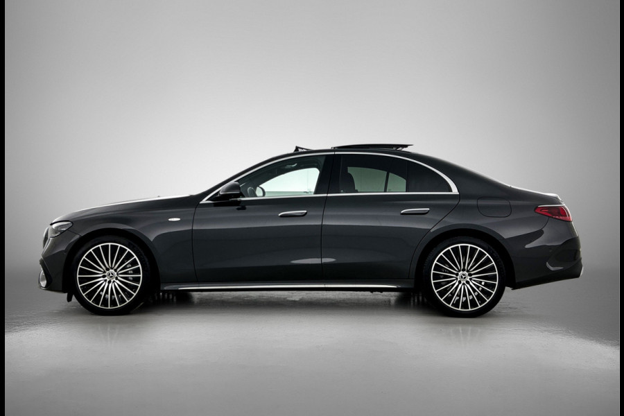 Mercedes-Benz E-Klasse 300 e Sport Edition AMG Line | Panorama Schuif-Kanteldak | Distronic | Lederen bekleding | Alarm | Parkeerpakket met 360°-camera | 20 Inch AMG Velgen. Inclusief 24 maanden MB Certified garantie voor Europa.