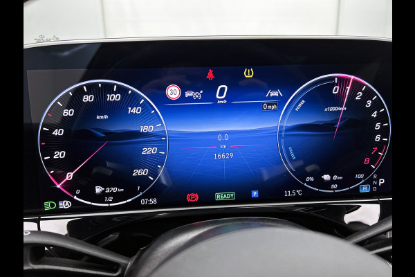 Mercedes-Benz E-Klasse 300 e Sport Edition AMG Line | Panorama Schuif-Kanteldak | Distronic | Lederen bekleding | Alarm | Parkeerpakket met 360°-camera | 20 Inch AMG Velgen. Inclusief 24 maanden MB Certified garantie voor Europa.