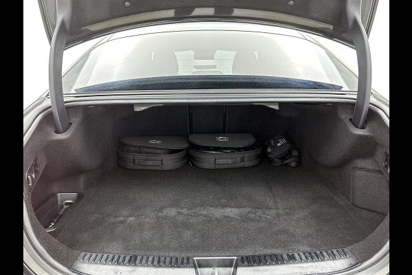 Mercedes-Benz E-Klasse 300 e Sport Edition AMG Line | Panorama Schuif-Kanteldak | Distronic | Lederen bekleding | Alarm | Parkeerpakket met 360°-camera | 20 Inch AMG Velgen. Inclusief 24 maanden MB Certified garantie voor Europa.