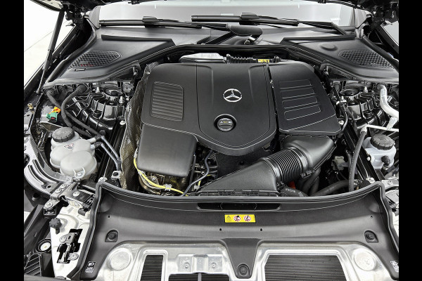 Mercedes-Benz E-Klasse 300 e Sport Edition AMG Line | Panorama Schuif-Kanteldak | Distronic | Lederen bekleding | Alarm | Parkeerpakket met 360°-camera | 20 Inch AMG Velgen. Inclusief 24 maanden MB Certified garantie voor Europa.