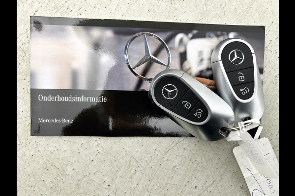 Mercedes-Benz E-Klasse 300 e Sport Edition AMG Line | Panorama Schuif-Kanteldak | Distronic | Lederen bekleding | Alarm | Parkeerpakket met 360°-camera | 20 Inch AMG Velgen. Inclusief 24 maanden MB Certified garantie voor Europa.