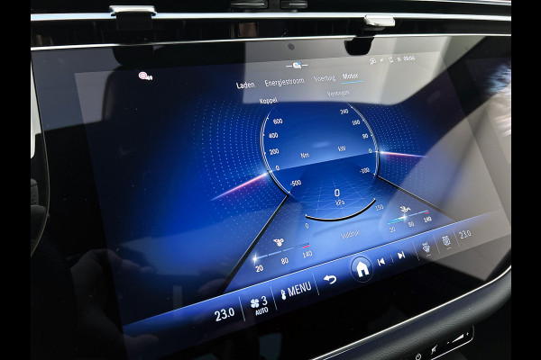 Mercedes-Benz E-Klasse 300 e Sport Edition AMG Line | Panorama Schuif-Kanteldak | Distronic | Lederen bekleding | Alarm | Parkeerpakket met 360°-camera | 20 Inch AMG Velgen. Inclusief 24 maanden MB Certified garantie voor Europa.