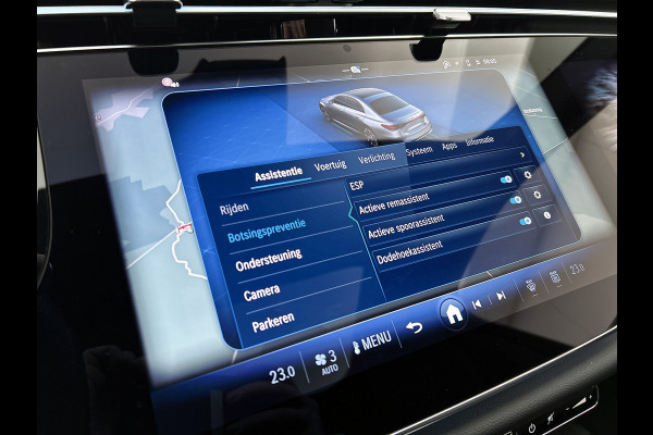 Mercedes-Benz E-Klasse 300 e Sport Edition AMG Line | Panorama Schuif-Kanteldak | Distronic | Lederen bekleding | Alarm | Parkeerpakket met 360°-camera | 20 Inch AMG Velgen. Inclusief 24 maanden MB Certified garantie voor Europa.