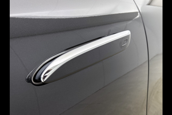 Mercedes-Benz E-Klasse 300 e Sport Edition AMG Line | Panorama Schuif-Kanteldak | Distronic | Lederen bekleding | Alarm | Parkeerpakket met 360°-camera | 20 Inch AMG Velgen. Inclusief 24 maanden MB Certified garantie voor Europa.