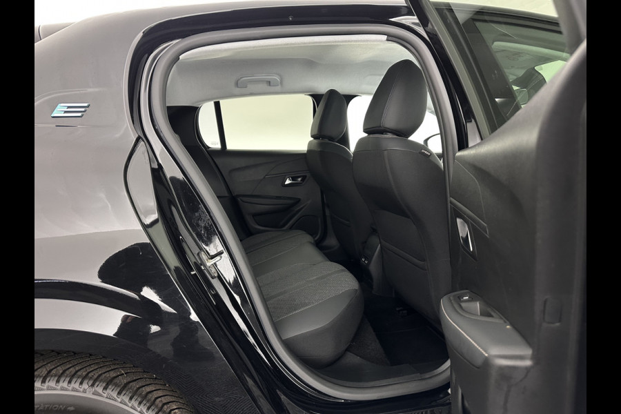 Peugeot e-208 EV Style 50 kWh [ 3-Fase-11kW] {SOH-96%} (INCL-BTW) Aut. *LEATHER-FABRIC | FULL-LED | SPORT-SEATS | KEYLESS | PRIVACY-GLASS | DAB+ | NAVI-FULLMAP | ECC | PDC | CRUISE | 16''ALU*