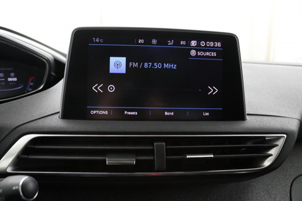 Peugeot 3008 *CARPLAY*CAMERA*ECC*HAAK*NAVI*ELEK.KLEP*1/2LEDER*