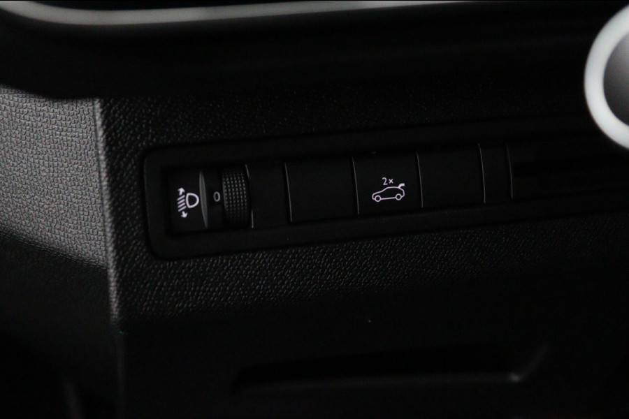 Peugeot 3008 *CARPLAY*CAMERA*ECC*HAAK*NAVI*ELEK.KLEP*1/2LEDER*