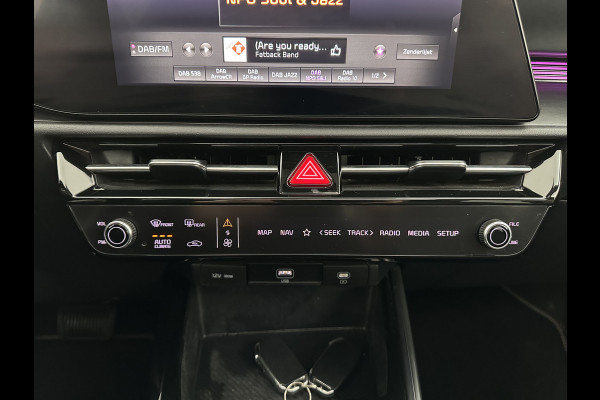 Kia Niro 1.6 GDi Hybrid Dynamic Plus Line (INCL-BTW) Aut. *PANO | HEAD-UP | LEATHER | DIGI-COCKPIT | NAVI-FULLMAP | DAB | ADAPTIVE-CRUISE | CAMERA | HEATED-COMFORTSEATS | KEYLESS | PRIVACYGLASS | SHIFTPADDLES | CARPLAY | TOWBAR | 16"