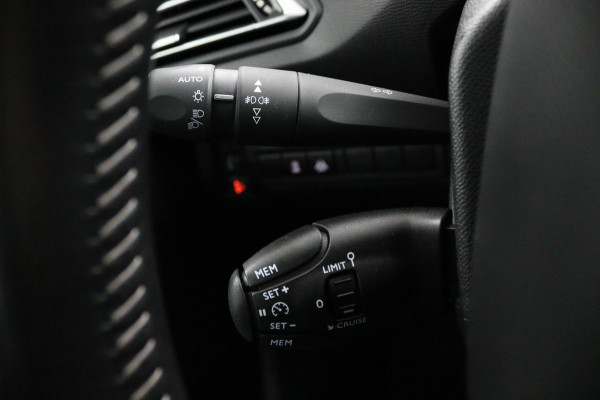 Peugeot 308 SW CARPLAY*130PK*PANO*NAVI*CAMERA*HAAK*CRUISE*ECC*