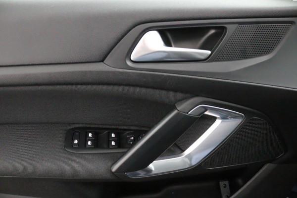 Peugeot 308 SW CARPLAY*130PK*PANO*NAVI*CAMERA*HAAK*CRUISE*ECC*