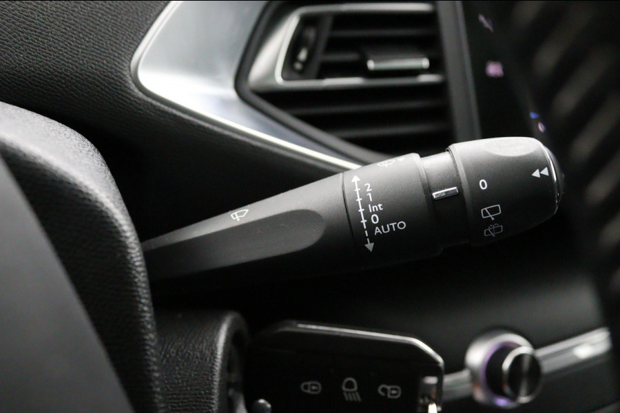 Peugeot 308 SW CARPLAY*130PK*PANO*NAVI*CAMERA*HAAK*CRUISE*ECC*