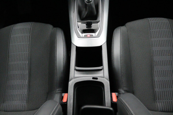 Peugeot 308 SW CARPLAY*130PK*PANO*NAVI*CAMERA*HAAK*CRUISE*ECC*