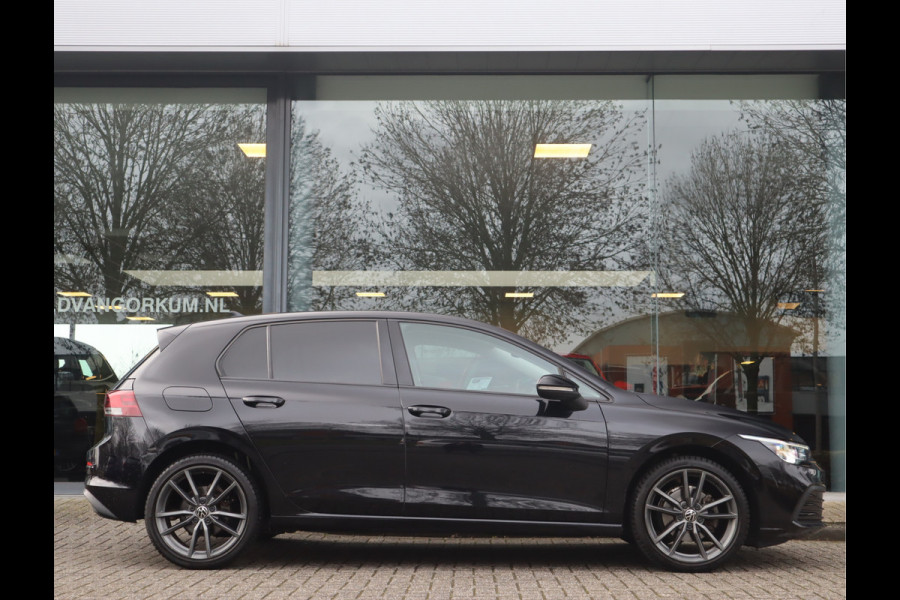 Volkswagen Golf 1.5 TSI Life Business Navi / LED /Camera / Trekh / Climate BTW auto