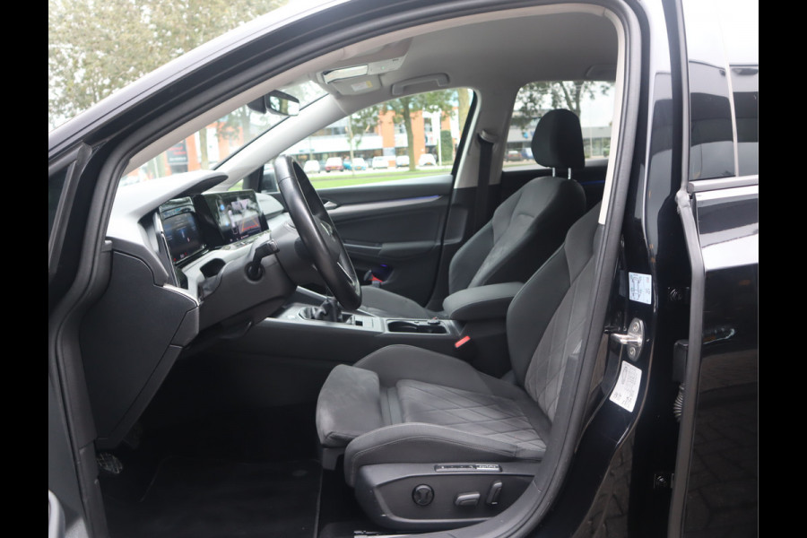 Volkswagen Golf 1.5 TSI Life Business Navi / LED /Camera / Trekh / Climate BTW auto