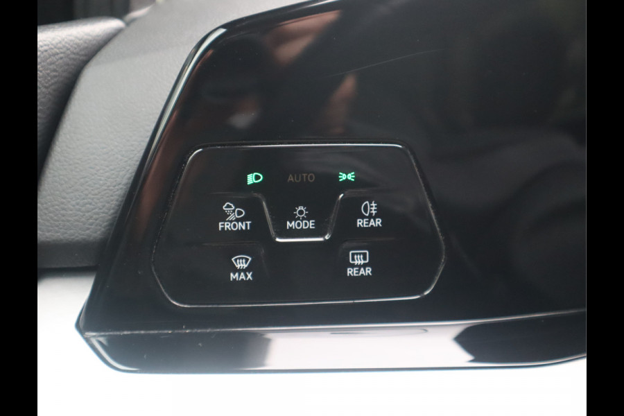 Volkswagen Golf 1.5 TSI Life Business Navi / LED /Camera / Trekh / Climate BTW auto