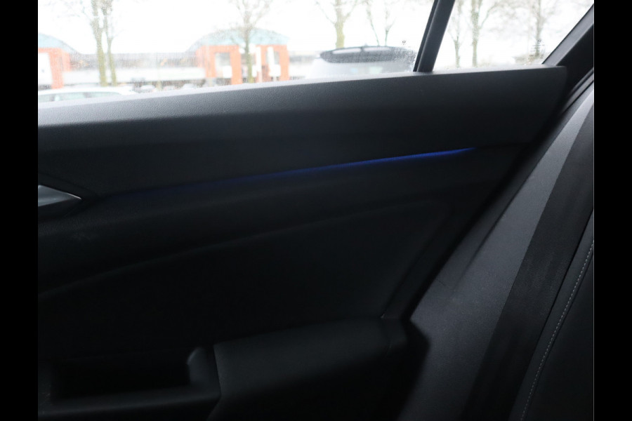 Volkswagen Golf 1.5 TSI Life Business Navi / LED /Camera / Trekh / Climate BTW auto