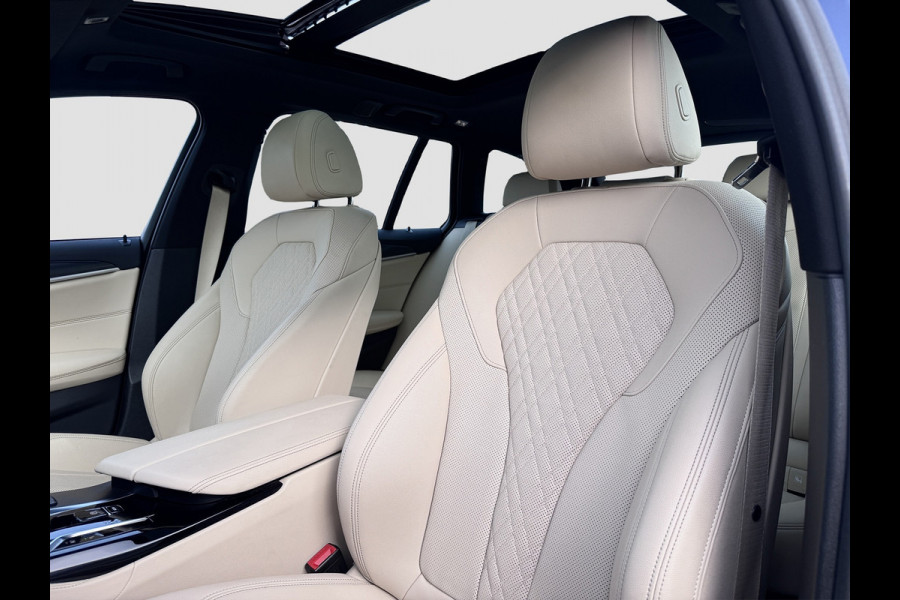 BMW 5 Serie Touring 530e M-Sport | Pano | Trekhaak | Laser | Head Up | Driving Assist Pro | Keyless | Dealer onderhouden | 1e eig.
