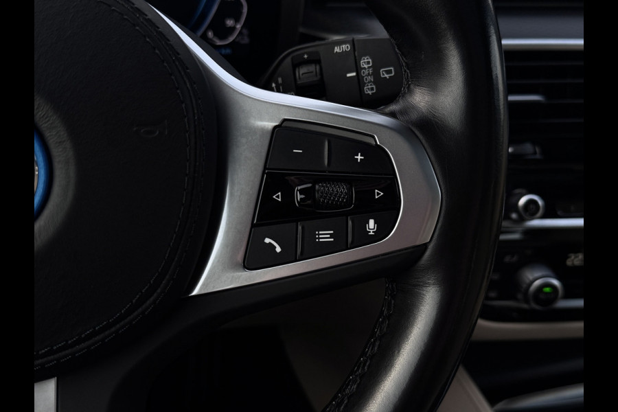 BMW 5 Serie Touring 530e M-Sport | Pano | Trekhaak | Laser | Head Up | Driving Assist Pro | Keyless | Dealer onderhouden | 1e eig.