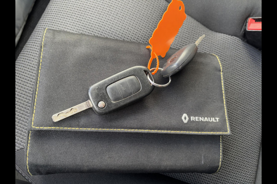 Renault Trafic 2.0 dCi 110 T30 L2H1*A/C*CRUISE*NAV*HAAK*3PERS*TEL