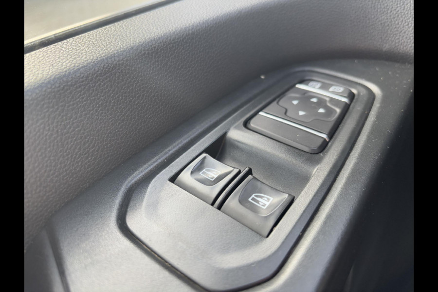 Renault Trafic 2.0 dCi 110 T30 L2H1*A/C*CRUISE*NAV*HAAK*3PERS*TEL