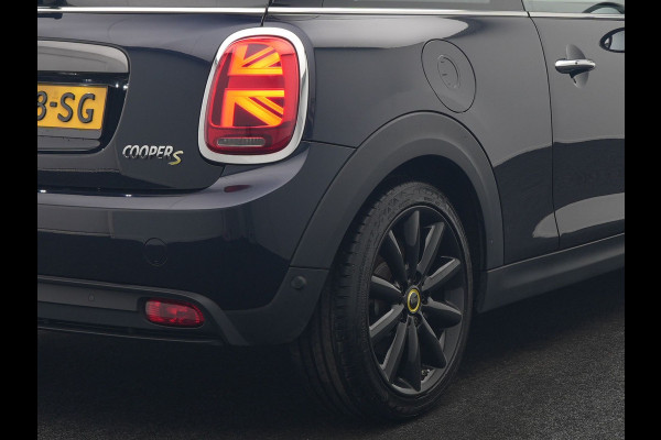 MINI Mini Electric Yours 33 kWh 184pk | Panodak | Head Up | Harman / Kardon | Camera | Lederen Sportstoelen Verwarmd | Keyless | Apple Carplay | Cruise Control | LED Koplampen | Virtual | Navigatie | DAB |