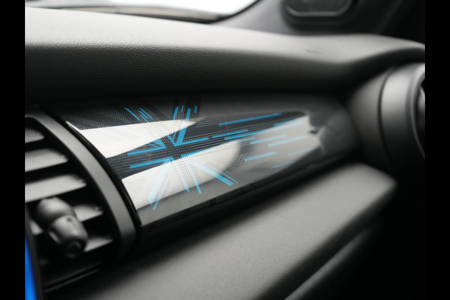 MINI Mini Electric Yours 33 kWh 184pk | Panodak | Head Up | Harman / Kardon | Camera | Lederen Sportstoelen Verwarmd | Keyless | Apple Carplay | Cruise Control | LED Koplampen | Virtual | Navigatie | DAB |