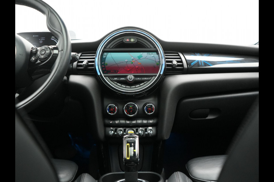 MINI Mini Electric Yours 33 kWh 184pk | Panodak | Head Up | Harman / Kardon | Camera | Lederen Sportstoelen Verwarmd | Keyless | Apple Carplay | Cruise Control | LED Koplampen | Virtual | Navigatie | DAB |