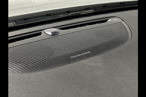 Volvo V60 2.0 T6 Recharge AWD Inscription Open dak | Stuur-/stoelverwarming | Achteruitrij camera | Harman Kardon | Cruise control | Carplay