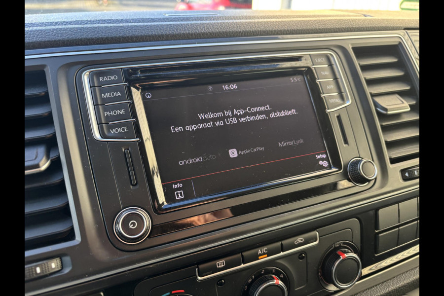 Volkswagen Transporter 2.0 TDI L2H1 DC*AUTOM.*A/C*ACC*NAVI*HAAK*CARPLAY*