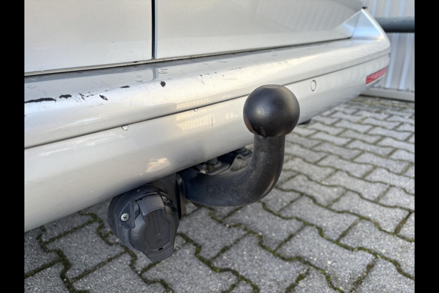 Volkswagen Transporter 2.0 TDI L2H1 DC*AUTOM.*A/C*ACC*NAVI*HAAK*CARPLAY*