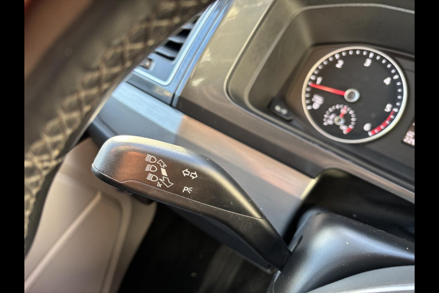 Volkswagen Transporter 2.0 TDI L2H1 DC*AUTOM.*A/C*ACC*NAVI*HAAK*CARPLAY*