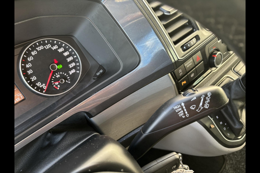 Volkswagen Transporter 2.0 TDI L2H1 DC*AUTOM.*A/C*ACC*NAVI*HAAK*CARPLAY*