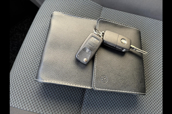 Volkswagen Transporter 2.0 TDI L2H1 DC*AUTOM.*A/C*ACC*NAVI*HAAK*CARPLAY*