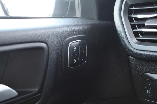 Ford Kuga 2.5 PHEV Vignale | Winterpack | Adaptive Cruise Control | Trekhaak | Climate Control | Camera | Navigatie |