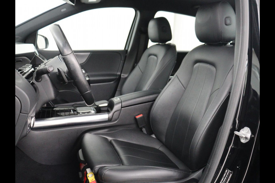 Mercedes-Benz B-Klasse 250e Urban | Leder | Stoelverwarming | Sfeerverlichting | Camera | Park Assist | Navigatie | Full LED | Widescreen | DAB | Cruise control | Bluetooth | Climate control | PHEV | Plug In