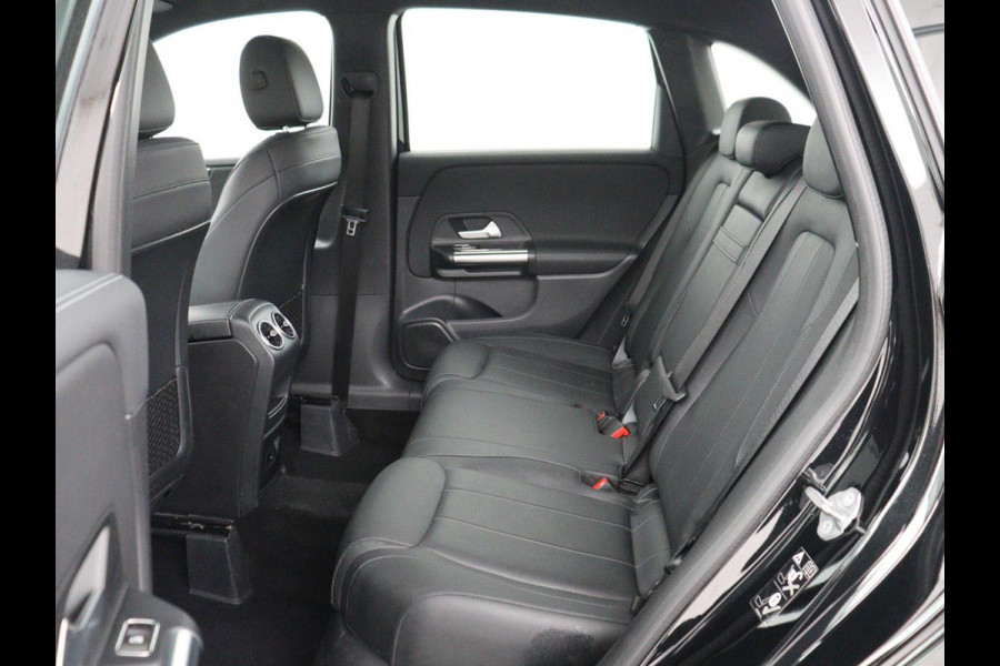 Mercedes-Benz B-Klasse 250e Urban | Leder | Stoelverwarming | Sfeerverlichting | Camera | Park Assist | Navigatie | Full LED | Widescreen | DAB | Cruise control | Bluetooth | Climate control | PHEV | Plug In