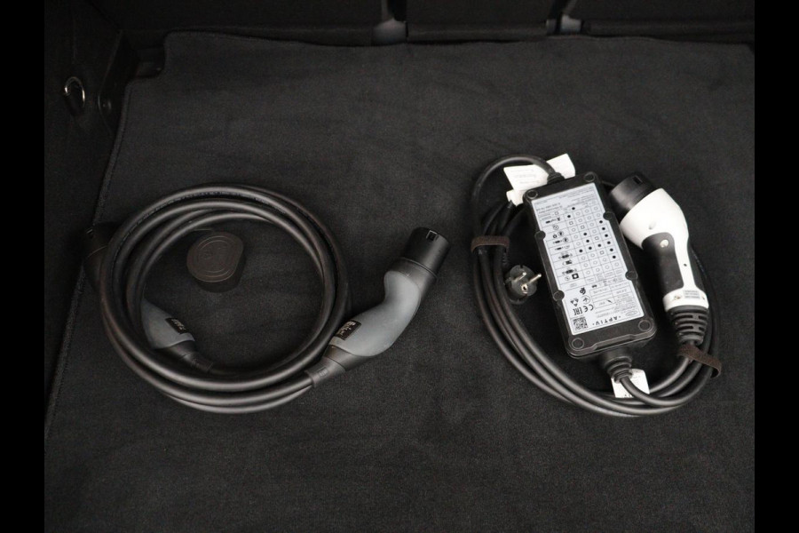 Mercedes-Benz B-Klasse 250e Urban | Leder | Stoelverwarming | Sfeerverlichting | Camera | Park Assist | Navigatie | Full LED | Widescreen | DAB | Cruise control | Bluetooth | Climate control | PHEV | Plug In