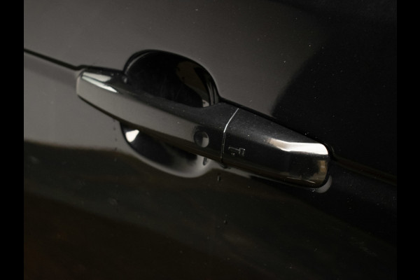 Land Rover Range Rover 2.0 P400e Vogue Sport (PANORAMADAK,APPLE CARPLAY,NAVI,MEDERIAN,MEMORY STOELEN,LEDER,STOELVERWARMING,GETINT)