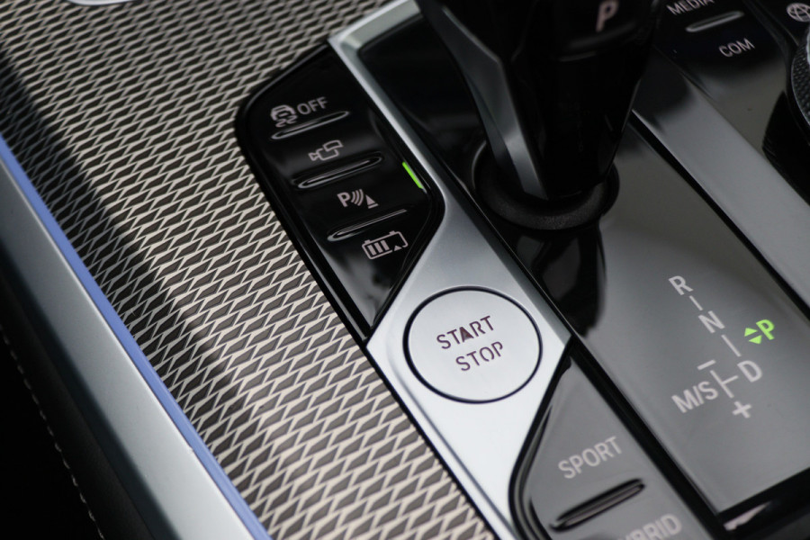 BMW X5 xDrive45e High Executive Laser, Panoramadak, 360° Camera, ACC, Luchtvering, H&K, Trekhaak, 21"